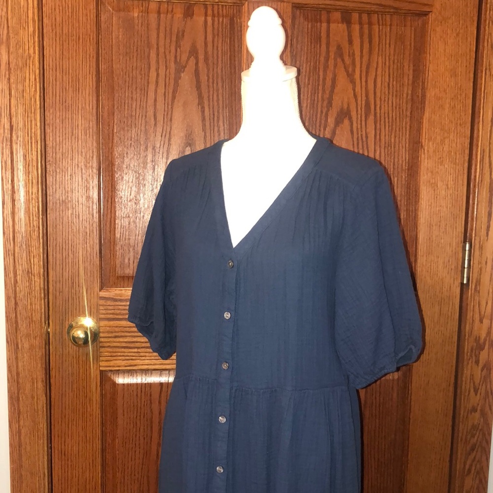 Elegant Navy Blue Button-Down Dress - Picture 4 of 7